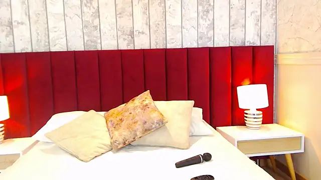 Snapshot of EmilyKnight chatting on February 15, 2025, 7:39 pm EmilyKnight online show from February 15, 2025, 7:39 pm