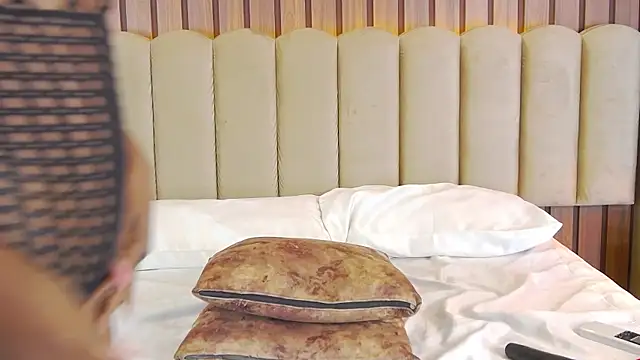 Snapshot of EmilyKnight chatting on March 1, 2025, 6:00 pm EmilyKnight online show from March 1, 2025, 6:00 pm