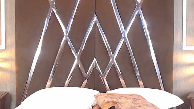 Snapshot of EmilyKnight chatting on January 28, 2025, 12:05 am EmilyKnight online show from January 28, 2025, 12:05 am