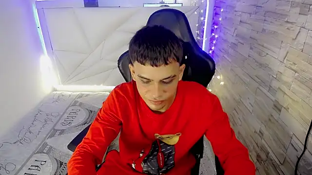 zacariasss  online show from December 6, 2024, 7:50 pm