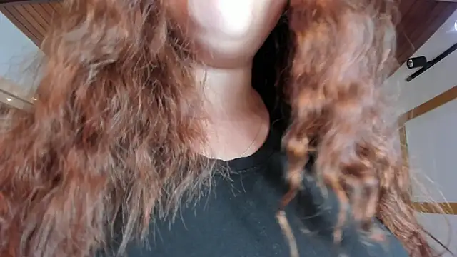 Lyssa Muller online show from December 5, 2025, 1:53 pm