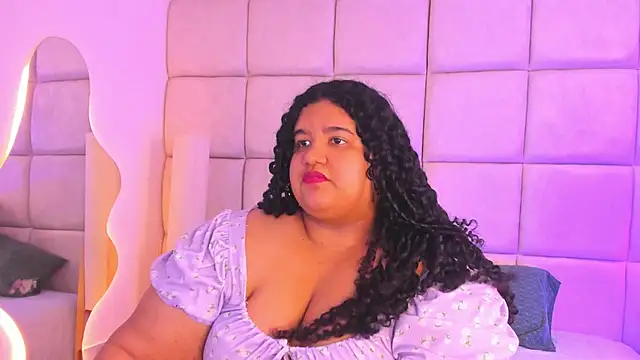 Miley Collins online show from November 11, 2025, 7:52 pm