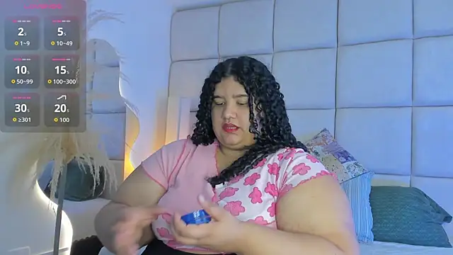 Miley Collins online show from November 14, 2025, 12:42 pm