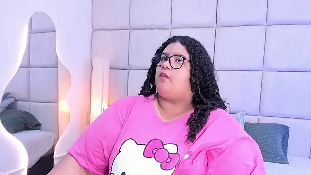 Miley Collins online show from November 12, 2025, 12:42 pm