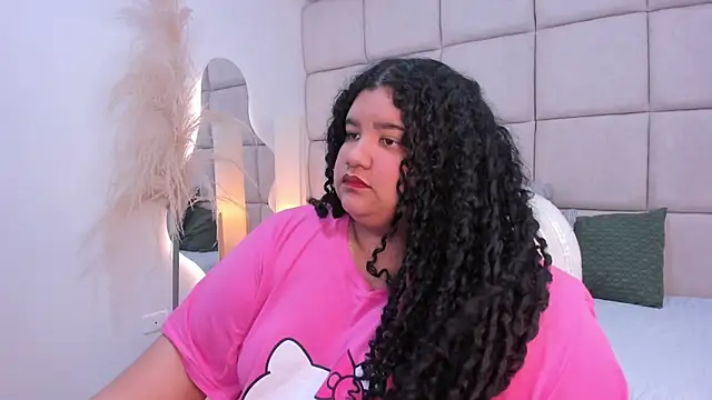 Miley Collins online show from December 5, 2025, 8:06 pm