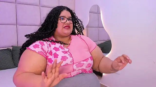 Miley Collins online show from October 29, 2025, 12:48 pm