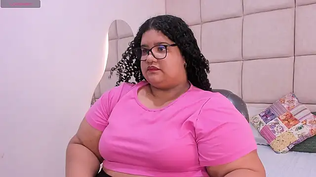 Miley Collins online show from November 3, 2025, 7:39 pm