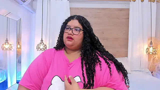 Miley Collins online show from November 28, 2025, 12:49 pm