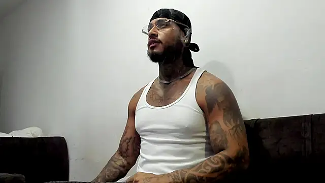 Snapshot of Exotic_tatto27121 chatting on May 29, 2026, 3:12 am Exotic tatto27121 online show from May 29, 2026, 3:12 am