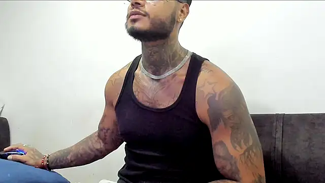 Snapshot of Exotic_tatto27121 chatting on June 3, 2026, 4:13 am Exotic tatto27121 online show from June 3, 2026, 4:13 am