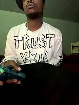 Snapshot of SluttyLyfe4L chatting on December 5, 2025, 1:32 pm SluttyLyfe4L online show from December 5, 2025, 1:32 pm