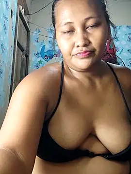 Sweetchuby1995 online show from May 11, 2026, 4:04 pm