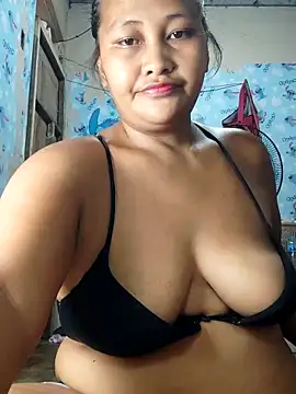 Sweetchuby1995 online show from May 11, 2026, 2:40 pm