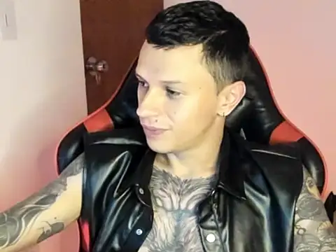 Snapshot of goodboy69l chatting on April 22, 2026, 11:44 pm goodboy69l online show from April 22, 2026, 11:44 pm