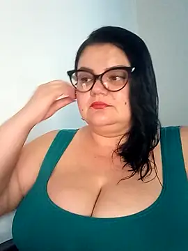 Snapshot of Madisonpalacio chatting on December 17, 2025, 8:36 pm Madisonpalacio online show from December 17, 2025, 8:36 pm