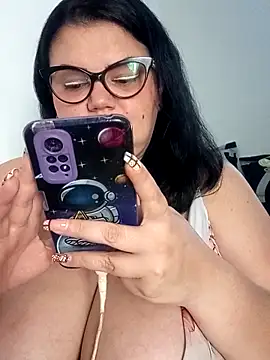 Snapshot of Madisonpalacio chatting on November 17, 2025, 5:39 pm Madisonpalacio online show from November 17, 2025, 5:39 pm