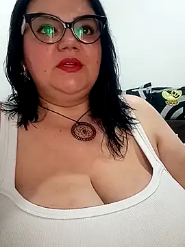 Snapshot of Madisonpalacio chatting on November 3, 2025, 6:44 pm Madisonpalacio online show from November 3, 2025, 6:44 pm