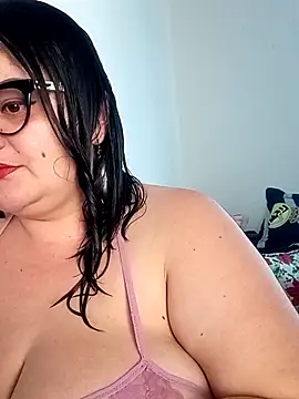 Snapshot of Madisonpalacio chatting on December 15, 2025, 3:29 pm Madisonpalacio online show from December 15, 2025, 3:29 pm