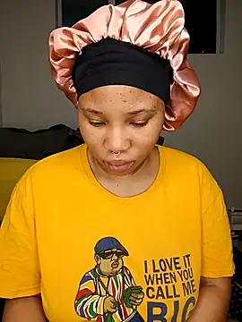 Snapshot of DrippinCaramelCutie chatting on November 27, 2025, 12:33 am DrippinCaramelCutie online show from November 27, 2025, 12:33 am