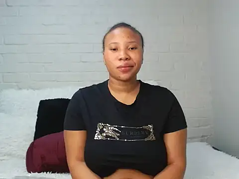 Snapshot of DrippinCaramelCutie chatting on March 4, 2025, 4:06 am DrippinCaramelCutie online show from March 4, 2025, 4:06 am