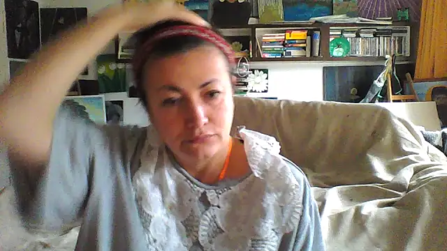 MariaAnaSunshine online show from October 16, 2025, 8:33 am