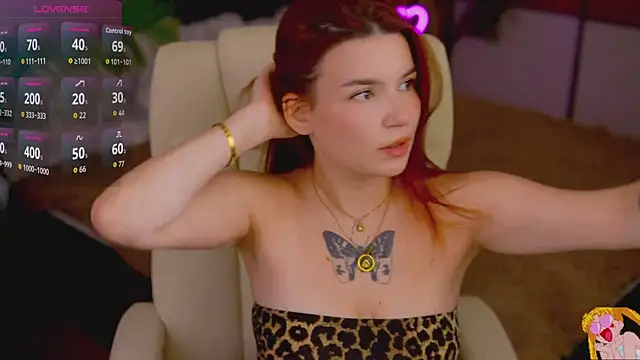 Snapshot of RedShinee chatting on October 1, 2025, 1:26 pm RedShinee online show from October 1, 2025, 1:26 pm