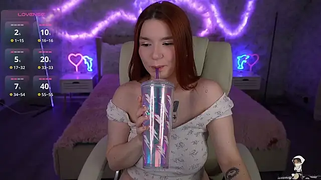 Snapshot of RedShinee chatting on March 5, 2025, 8:21 pm RedShinee online show from March 5, 2025, 8:21 pm