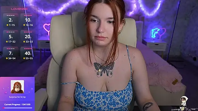 Snapshot of RedShinee chatting on March 7, 2025, 4:55 pm RedShinee online show from March 7, 2025, 4:55 pm