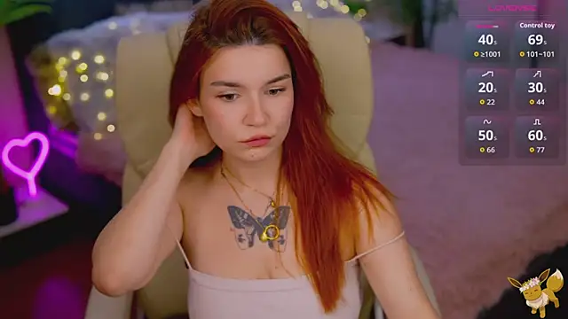 Snapshot of RedShinee chatting on November 10, 2025, 6:02 pm RedShinee online show from November 10, 2025, 6:02 pm