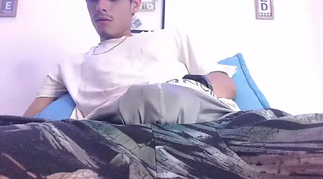 Snapshot of harrytomson_1 chatting on February 18, 2025, 2:27 pm harrytomson 1 online show from February 18, 2025, 2:27 pm