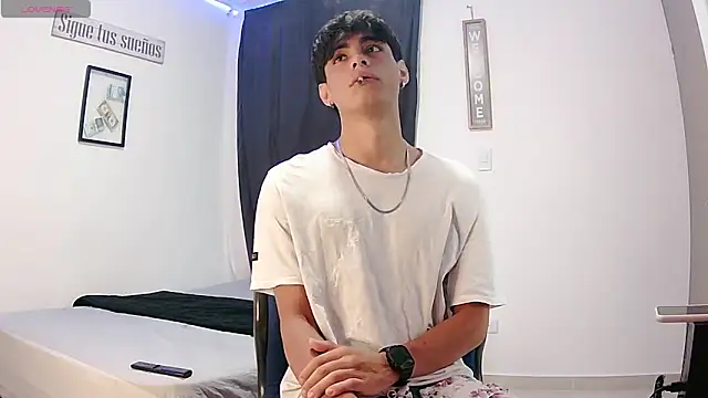 Snapshot of harrytomson_1 chatting on October 3, 2025, 11:45 am harrytomson 1 online show from October 3, 2025, 11:45 am