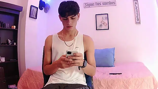 Snapshot of harrytomson_1 chatting on September 14, 2025, 8:31 pm harrytomson 1 online show from September 14, 2025, 8:31 pm