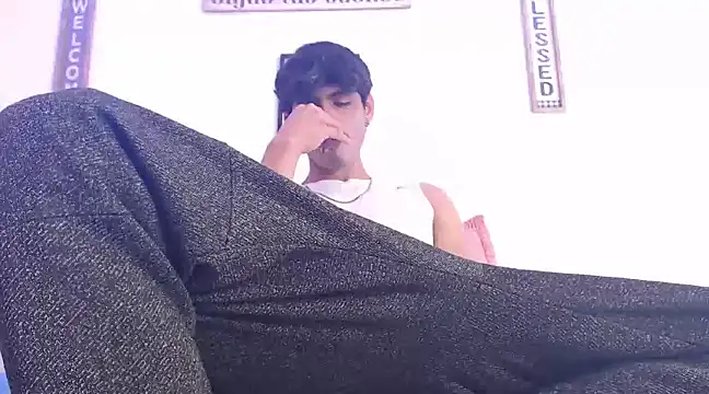 Snapshot of harrytomson_1 chatting on March 3, 2025, 8:21 pm harrytomson 1 online show from March 3, 2025, 8:21 pm