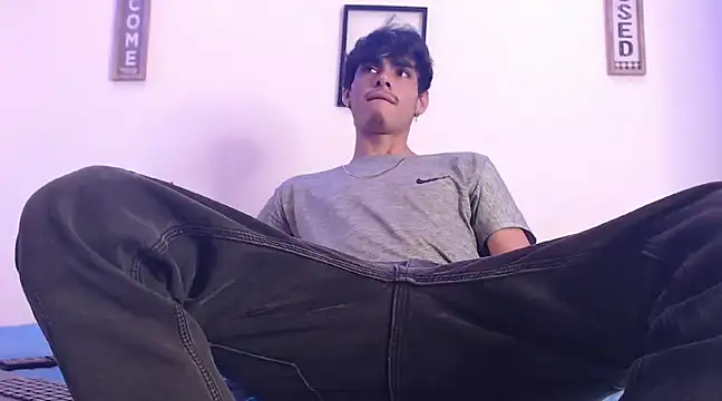 Snapshot of harrytomson_1 chatting on March 10, 2025, 7:22 am harrytomson 1 online show from March 10, 2025, 7:22 am