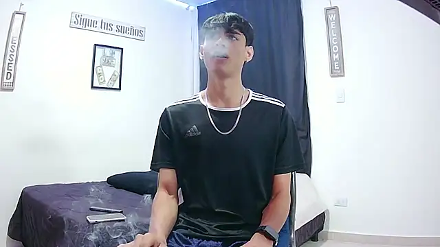 Snapshot of harrytomson_1 chatting on December 14, 2025, 11:54 pm harrytomson 1 online show from December 14, 2025, 11:54 pm