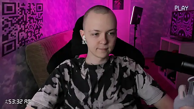 charonbaby1 online show from December 4, 2025, 10:53 pm