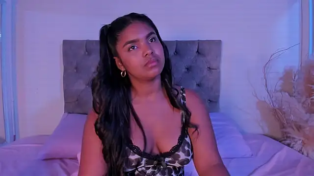 Snapshot of zoe_roux21 chatting on October 15, 2025, 3:05 am zoe roux21 online show from October 15, 2025, 3:05 am