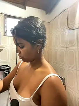 Snapshot of zoe_roux21 chatting on November 8, 2025, 10:24 pm zoe roux21 online show from November 8, 2025, 10:24 pm