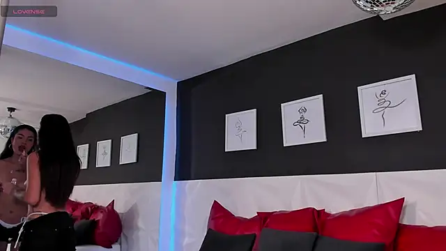 scarlet castro online show from November 24, 2025, 4:51 pm