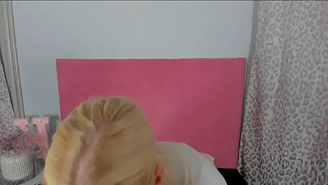 KristyHoney online show from April 14, 2026, 2:22 pm