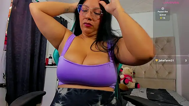 Snapshot of lulu_ferrer chatting on October 1, 2025, 6:56 pm lulu ferrer online show from October 1, 2025, 6:56 pm