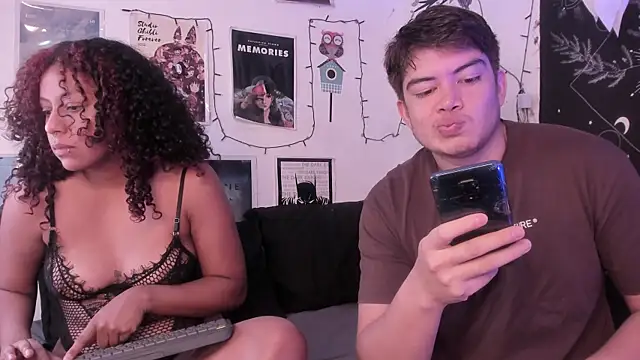 hothoneychile online show from October 16, 2025, 3:42 pm