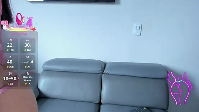 Snapshot of RoxyRoss_ chatting on February 24, 2025, 1:42 pm RoxyRoss online show from February 24, 2025, 1:42 pm