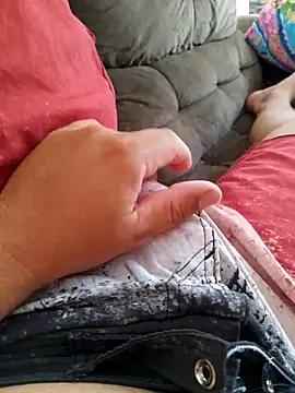 jhondivulga18 online show from April 8, 2026, 10:17 am