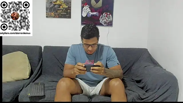 Snapshot of Darren_hot2 chatting on October 22, 2025, 5:07 am Darren hot2 online show from October 22, 2025, 5:07 am