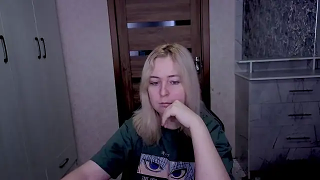 Kristy-Max online show from March 26, 2026, 1:59 am