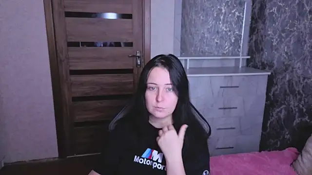 Snapshot of Kristy-Max chatting on August 3, 2026, 9:04 am Kristy-Max online show from August 3, 2026, 9:04 am