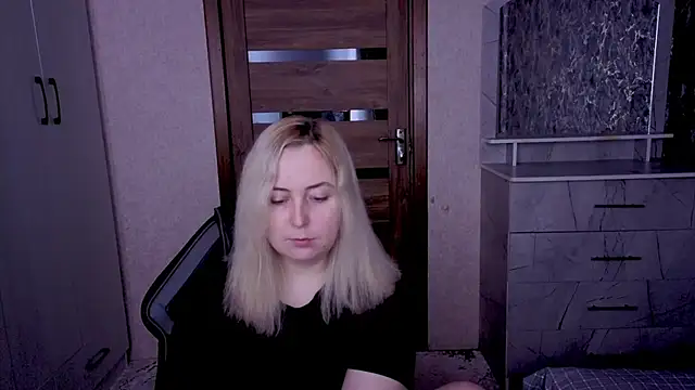 Kristy-Max online show from April 13, 2026, 8:24 pm