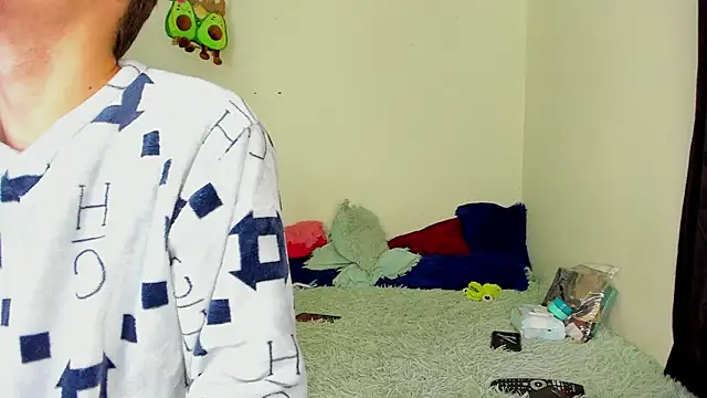 Snapshot of CelesteXCute chatting on February 17, 2025, 12:32 am CelesteXCute online show from February 17, 2025, 12:32 am