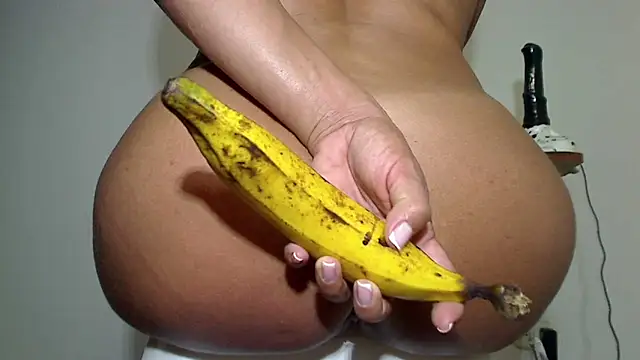 Snapshot of SensualGata13 chatting on December 3, 2025, 2:34 am SensualGata13 online show from December 3, 2025, 2:34 am